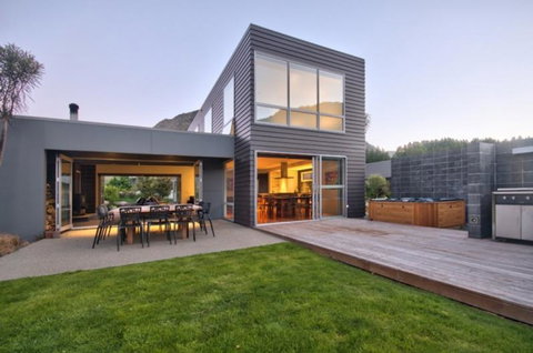 Modern Family - Accommodation New Zealand 0