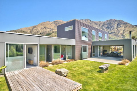 Modern Family - Accommodation New Zealand 1