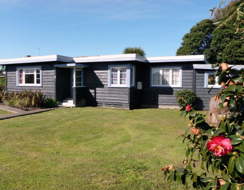 Black Bach - Tolaga Bay - Accommodation New Zealand 0