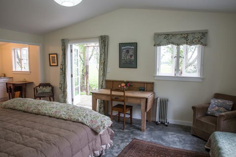 Top Cottage - Accommodation New Zealand 7