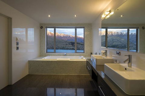 Mountain & Lake Views - Accommodation New Zealand 7