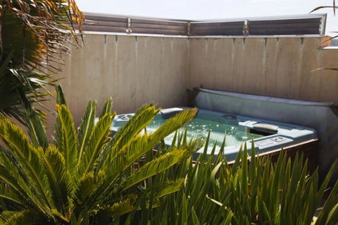 On The Beach - Accommodation New Zealand 4