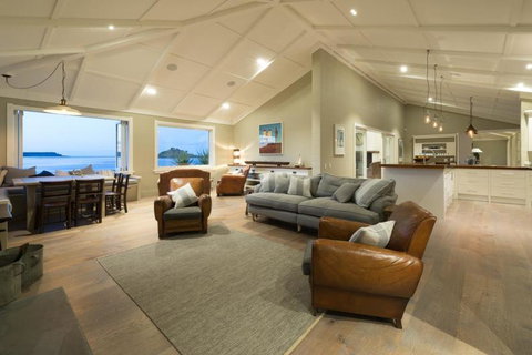 The Beach House At Te Ngaere Bay - Accommodation New Zealand 4