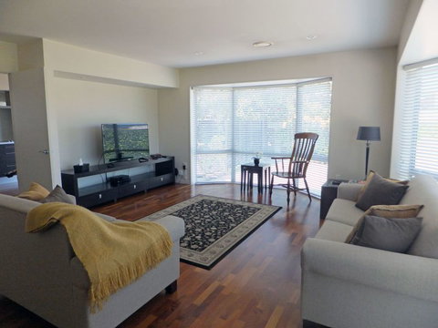 Strowan Townhouse - Accommodation New Zealand 0