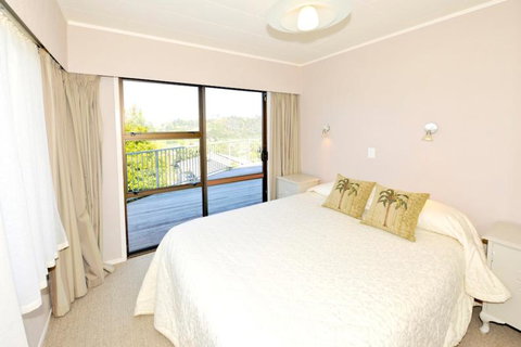 At Cathedral Cove - Accommodation New Zealand 2