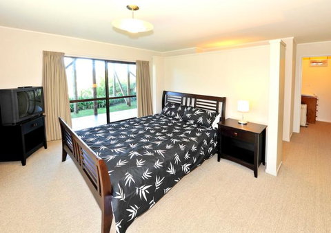 At Cathedral Cove - Accommodation New Zealand 4