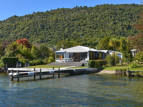 Lakefront Escape - Accommodation New Zealand 0