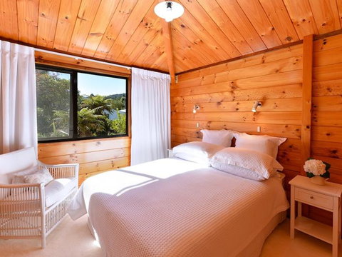 Lakefront Escape - Accommodation New Zealand 4
