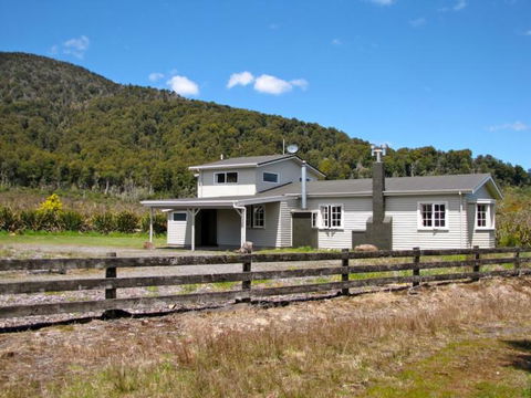 Mountain Max's - Accommodation New Zealand 0