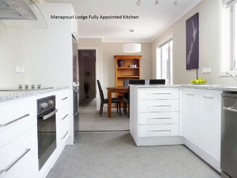 Manapouri Lodge - Quality 5-star Home - Accommodation New Zealand 3