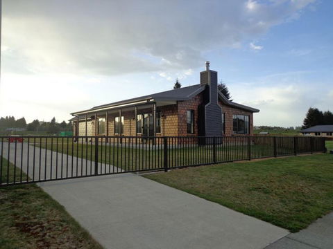 The Hut - Quality Te Anau Home - Accommodation New Zealand 11