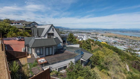 Eagles Nest Nelson - Nelson Holiday House - Accommodation New Zealand 0