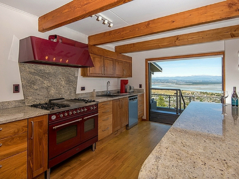 Eagles Nest Nelson - Nelson Holiday House - Accommodation New Zealand 3