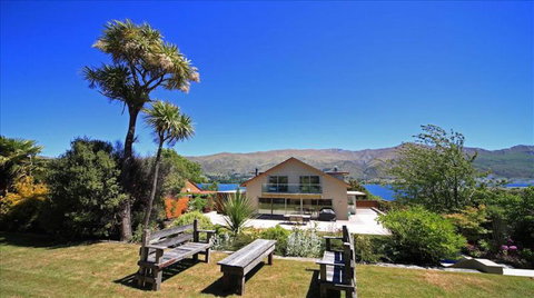 Lakefront Wanaka House - Accommodation New Zealand 1