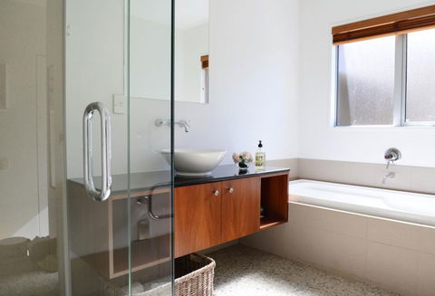 Lakeside Residence Wanaka - Accommodation New Zealand 4