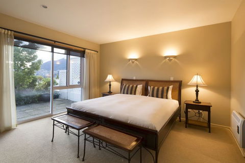 Views On York - Accommodation New Zealand 7