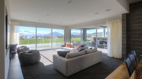 Release Wanaka - Brownston Street - Accommodation New Zealand 1