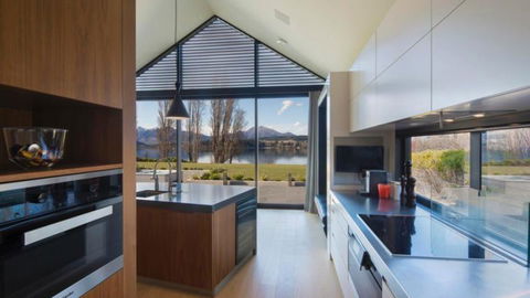 Sunrise Bay, Wanaka - Accommodation New Zealand 3