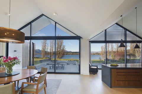 Sunrise Bay, Wanaka - Accommodation New Zealand 4
