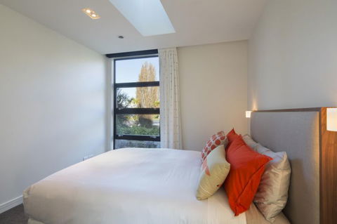 Sunrise Bay, Wanaka - Accommodation New Zealand 13