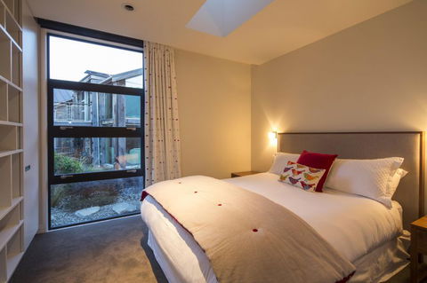 Sunrise Bay, Wanaka - Accommodation New Zealand 14