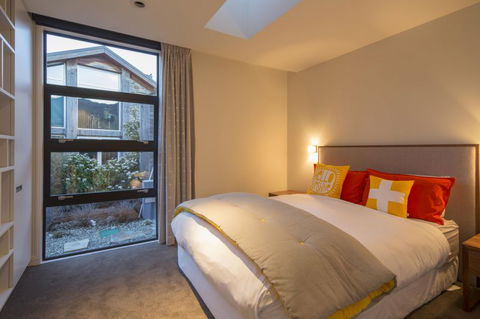 Sunrise Bay, Wanaka - Accommodation New Zealand 15