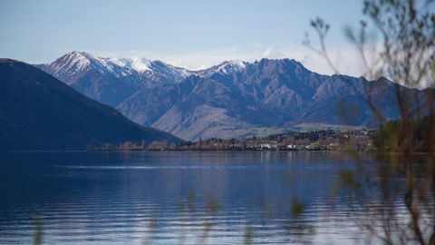 Sunrise Bay, Wanaka - Accommodation New Zealand 23