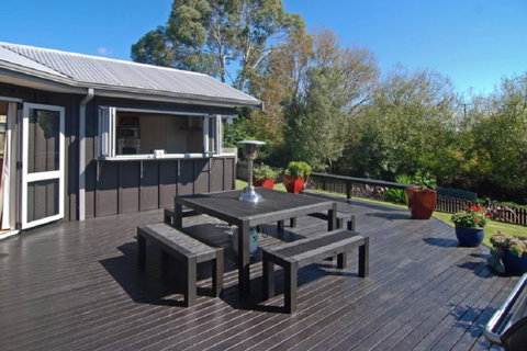 Zodiac Bay Lake Retreat - Accommodation New Zealand 1