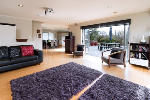 Zodiac Bay Lake Retreat - Accommodation New Zealand 5