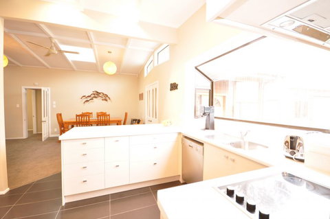 Lake Side Family Retreat - Accommodation New Zealand 2