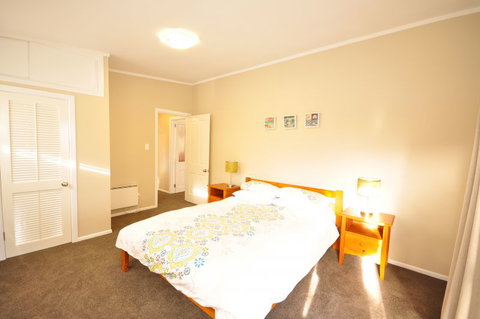Lake Side Family Retreat - Accommodation New Zealand 4