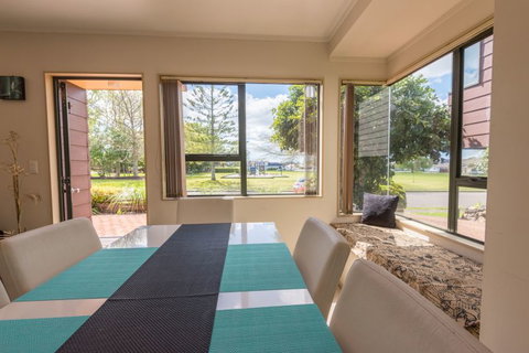 Number 9 Retreat - Accommodation New Zealand 4