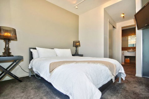 Downtown View - Accommodation New Zealand 4