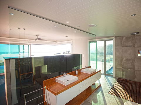 The Glass House  - Accommodation New Zealand 6
