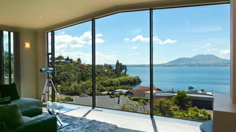 Baywatch - Acacia Bay Holiday House - Accommodation New Zealand 0