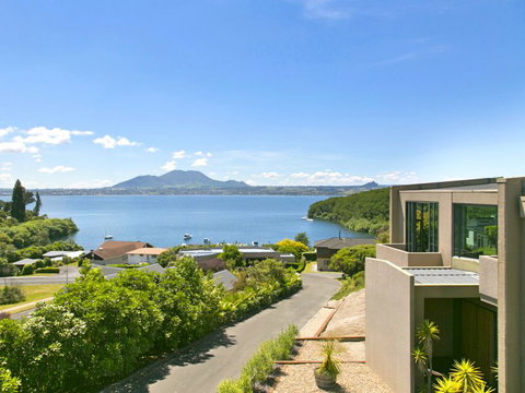 Baywatch - Acacia Bay Holiday House - Accommodation New Zealand 5