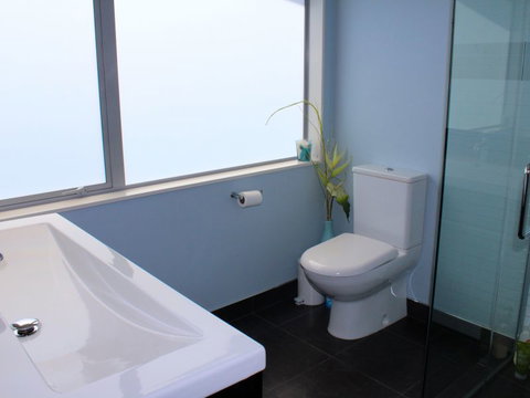 Waikanae Views - Waikanae Beach Holiday Home - Accommodation New Zealand 8