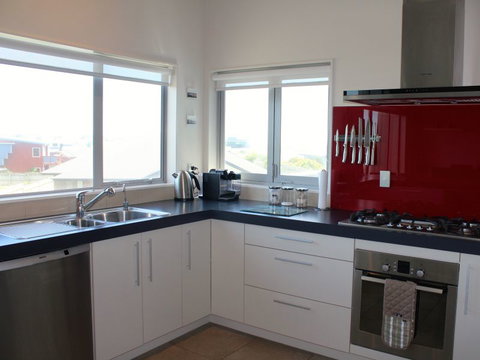 Waikanae Views - Waikanae Beach Holiday Home - Accommodation New Zealand 11