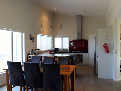 Waikanae Views - Waikanae Beach Holiday Home - Accommodation New Zealand 12