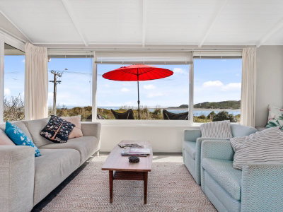 Ocean Beach Escape - Raglan Holiday Home