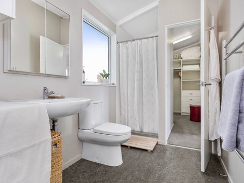 Ocean Beach Escape - Raglan Holiday Home - Accommodation New Zealand 5