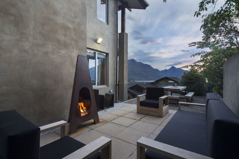 Central Queenstown Views - Accommodation New Zealand 2