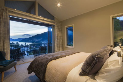 Central Queenstown Views - Accommodation New Zealand 5