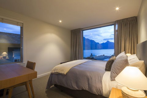 Central Queenstown Views - Accommodation New Zealand 12