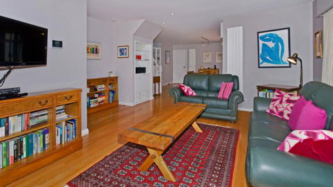 Riverside Villa - Accommodation New Zealand 1