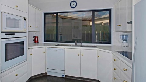 Riverside Villa - Accommodation New Zealand 5