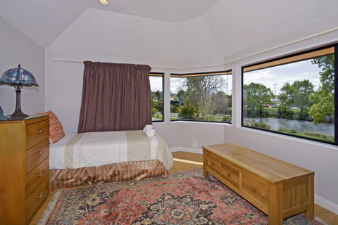 Riverside Villa - Accommodation New Zealand 13