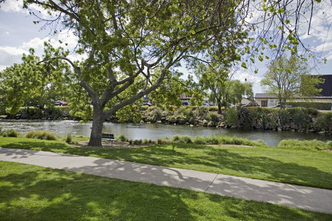 Riverside Villa - Accommodation New Zealand 17