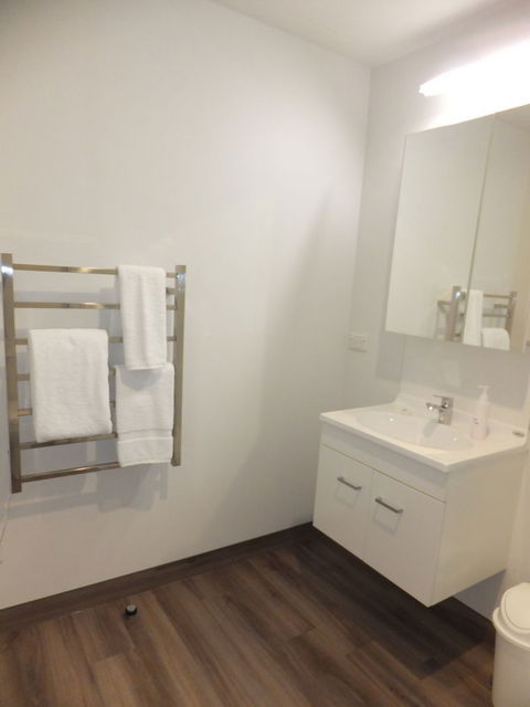 Riccarton Terrace Townhouse - Accommodation New Zealand 11