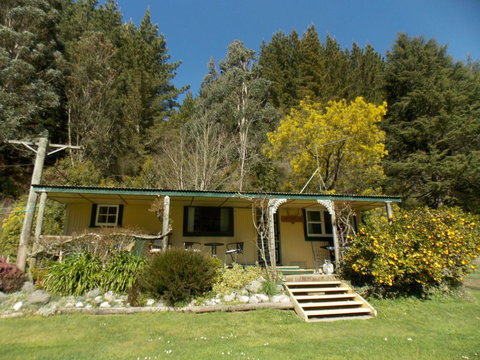 Orchard View Cottage - Self-Contained Accommodation - Accommodation New Zealand 0